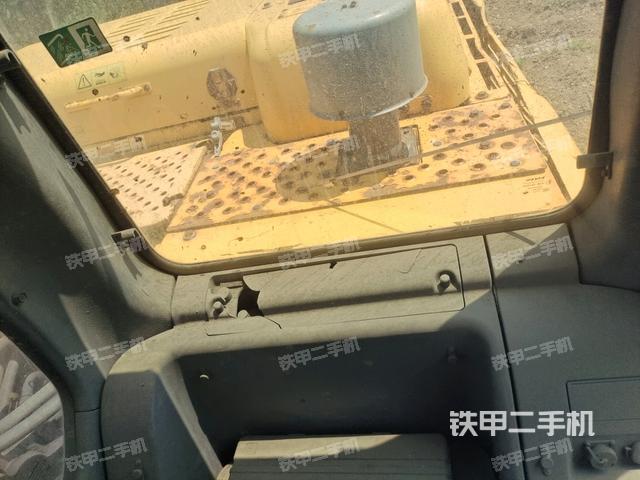 驾驶室左前45度(驾驶室部分) 驾驶室左前45度(驾驶室部分)