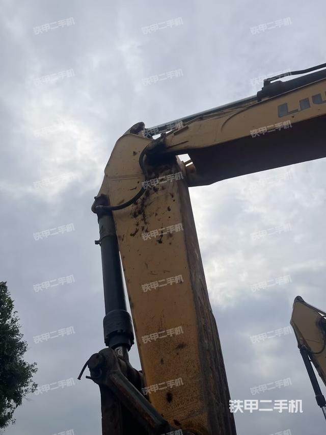 大臂油缸整體?豎拍（工作和回轉(zhuǎn)裝置）