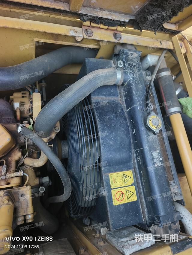 回转马达和主控阀（整机外观）