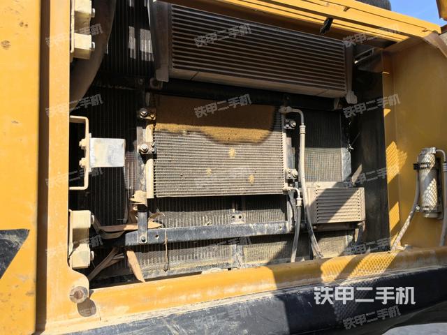 散熱器正面(大件艙室) 散熱器正面(大件艙室)