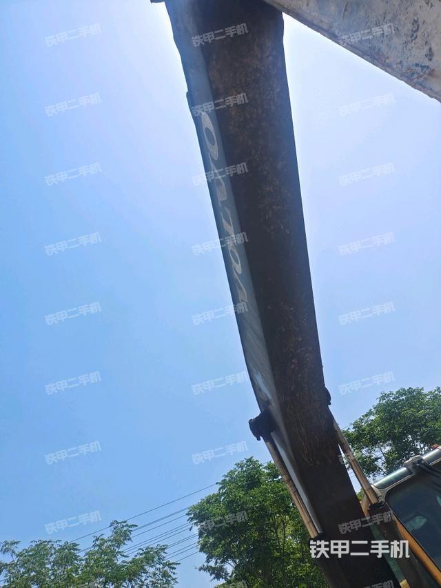 大臂根部 斜视(工作和回转装置) 大臂根部 斜视(工作和回转装置)