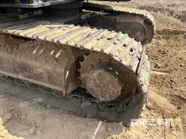 單側(cè)履帶整體(整機外觀) 單側(cè)履帶整體(整機外觀)