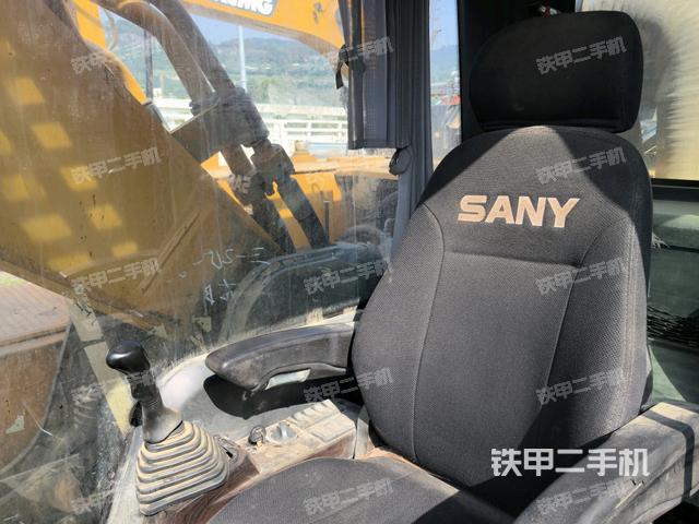 座椅右側(cè)控制臺/鑰匙門/油門/含右手柄(駕駛室部分) 座椅右側(cè)控制臺/鑰匙門/油門/含右手柄(駕駛室部分)