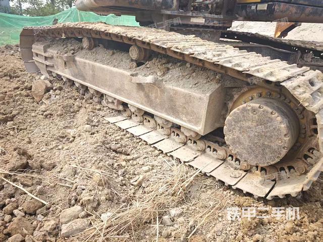 單側(cè)履帶整體(整機外觀) 單側(cè)履帶整體(整機外觀)