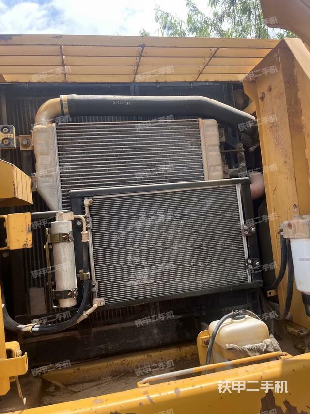 散热器正面(大件舱室) 散热器正面(大件舱室)