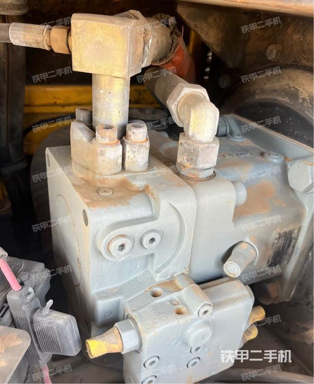 液壓泵艙室正面整體(整機(jī)外觀) 液壓泵艙室正面整體(整機(jī)外觀)