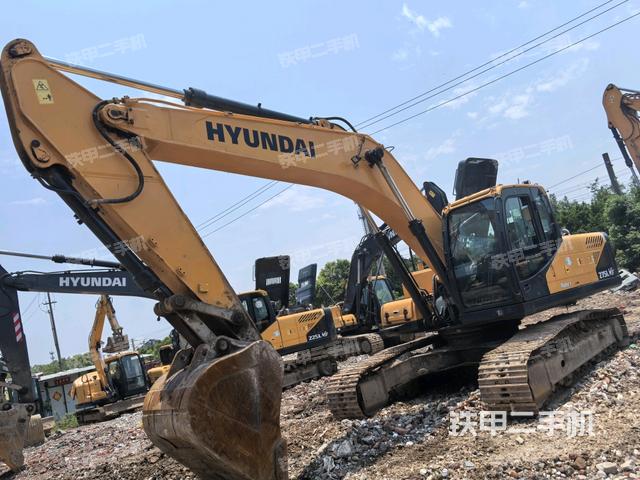 現(xiàn)代R275LVS挖掘機(jī)