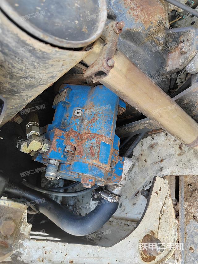 液压泵舱室正面整体（整机外观）