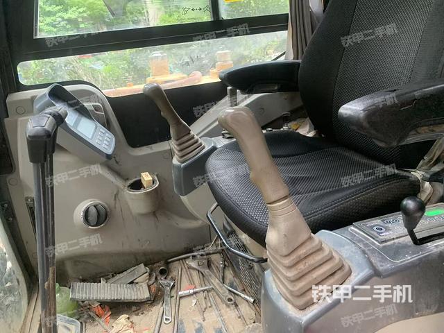駕駛室整體(整機外觀) 駕駛室整體(整機外觀)
