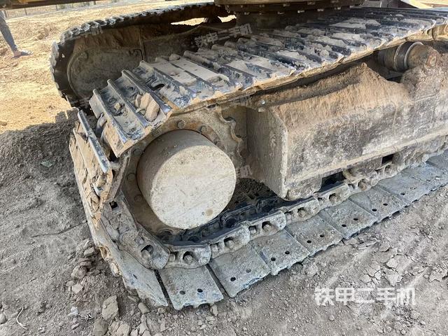 單側(cè)履帶整體(整機外觀) 單側(cè)履帶整體(整機外觀)