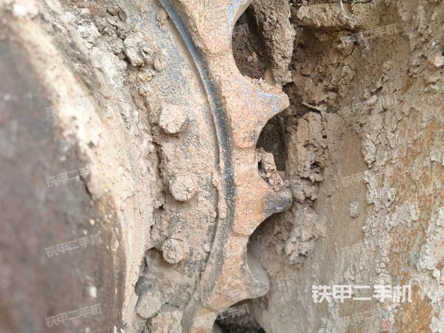右側(cè)履帶整體(行走機(jī)構(gòu)) 右側(cè)履帶整體(行走機(jī)構(gòu))