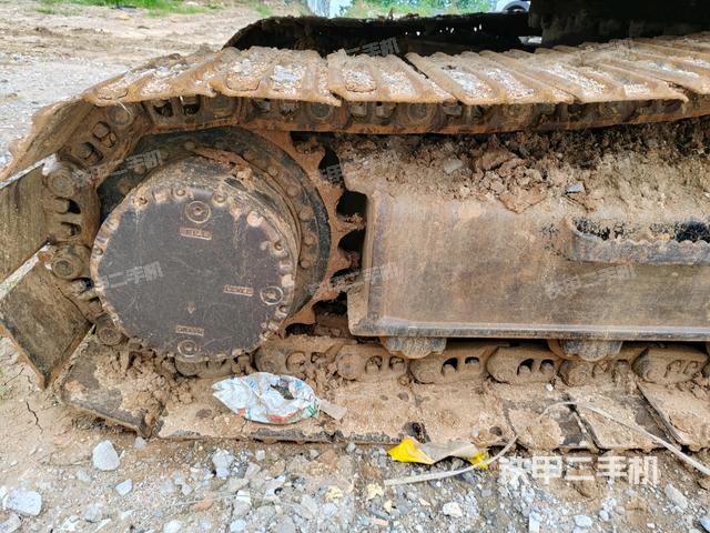 左驅(qū)動輪（行走機(jī)構(gòu)）