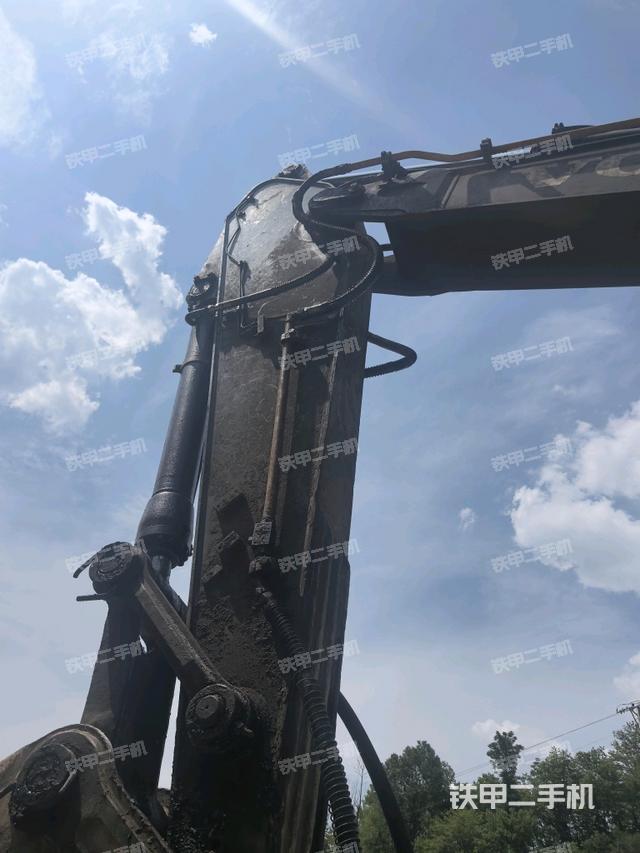 小臂整体左后(工作和回转装置) 小臂整体左后(工作和回转装置)
