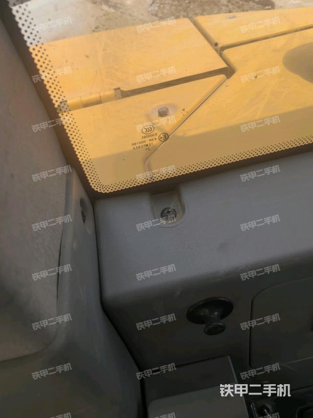 后窗玻璃角标（驾驶室部分）