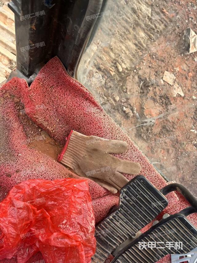 右側(cè)玻璃角標（駕駛室部分）