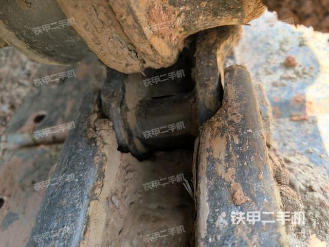 單側(cè)履帶整體(整機(jī)外觀) 單側(cè)履帶整體(整機(jī)外觀)