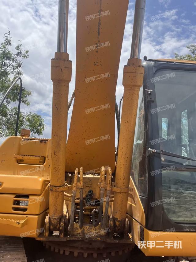 大臂根部 斜视(工作和回转装置) 大臂根部 斜视(工作和回转装置)