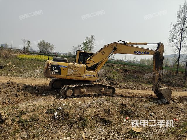 單側(cè)履帶整體(整機(jī)外觀) 單側(cè)履帶整體(整機(jī)外觀)