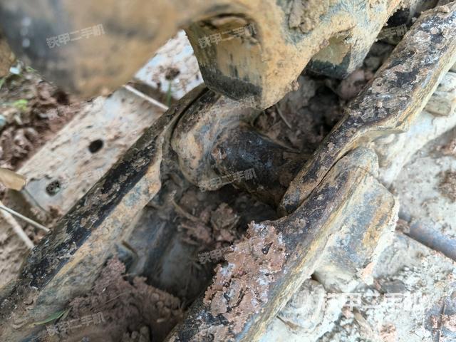 单侧履带整体(整机外观) 单侧履带整体(整机外观)