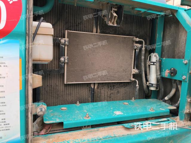 散熱器正面(大件艙室) 散熱器正面(大件艙室)