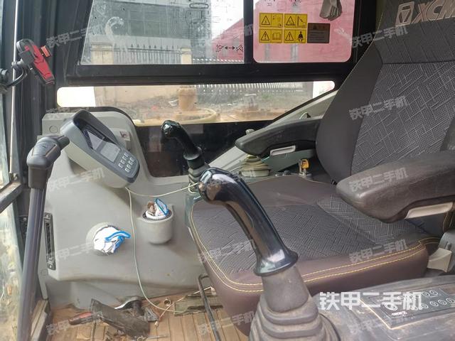 驾驶室整体(整机外观) 驾驶室整体(整机外观)