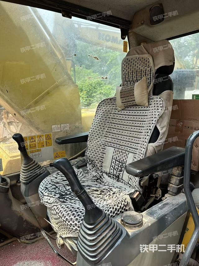 駕駛室整體(整機外觀) 駕駛室整體(整機外觀)