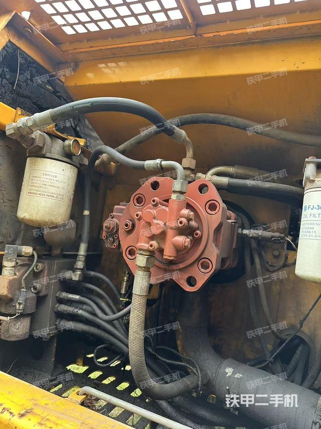 液壓泵艙室正面整體(整機(jī)外觀) 液壓泵艙室正面整體(整機(jī)外觀)