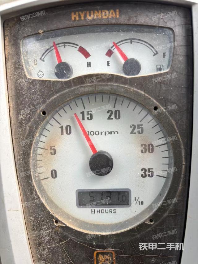 驾驶室整体(整机外观) 驾驶室整体(整机外观)