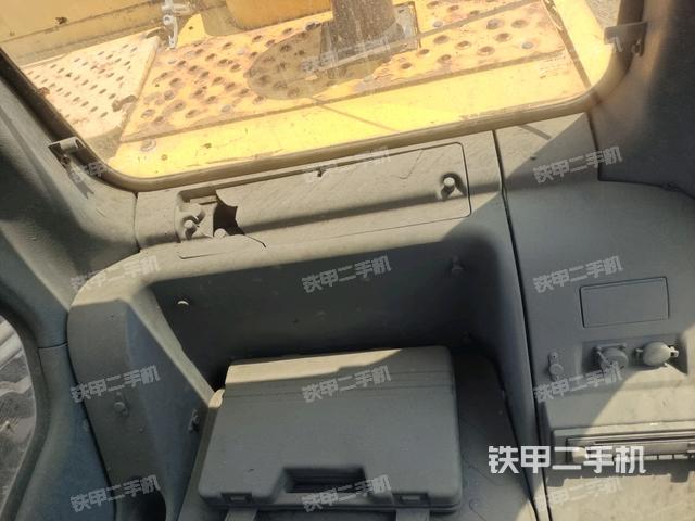 右侧玻璃角标(驾驶室部分) 右侧玻璃角标(驾驶室部分)