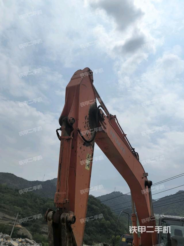 小臂整體左后(工作和回轉(zhuǎn)裝置) 小臂整體左后(工作和回轉(zhuǎn)裝置)