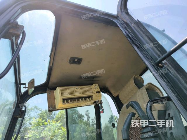 駕駛室頂部(整機外觀) 駕駛室頂部(整機外觀)