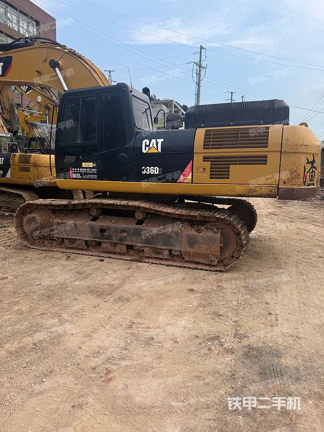 单侧履带整体(整机外观) 单侧履带整体(整机外观)