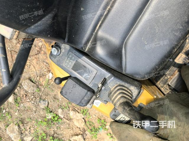 座椅右侧控制台/钥匙门/油门/含右手柄（驾驶室部分）