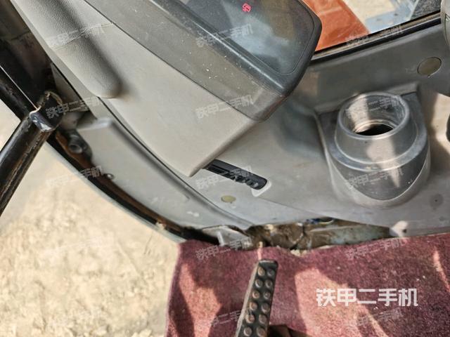 座椅左側(cè)控制臺(tái)/音響/含左手柄（駕駛室部分）