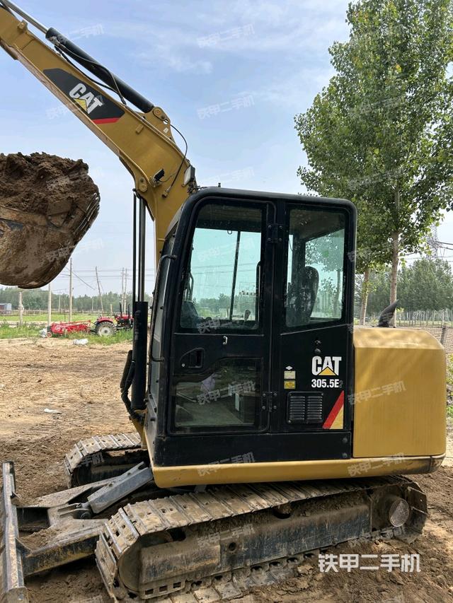 駕駛室整體(整機外觀) 駕駛室整體(整機外觀)