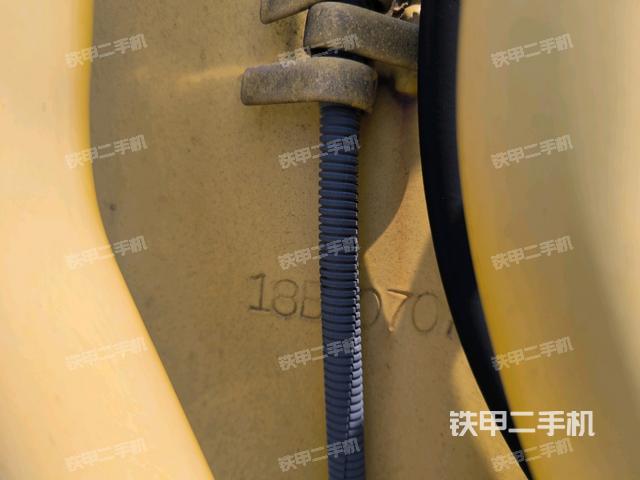 小臂整體右前(工作和回轉(zhuǎn)裝置) 小臂整體右前(工作和回轉(zhuǎn)裝置)