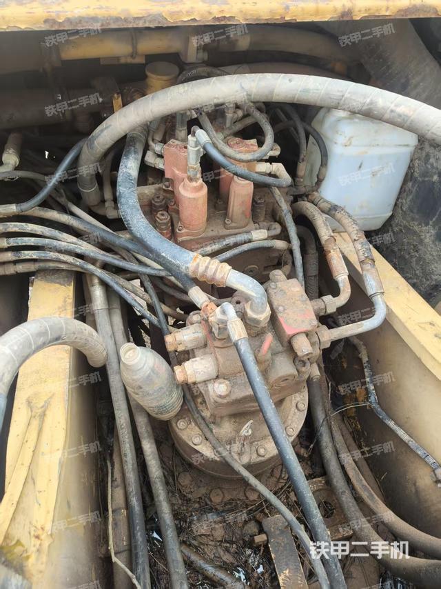 回转马达和主控阀（整机外观）