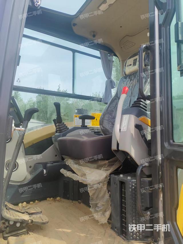 驾驶室整体（整机外观）