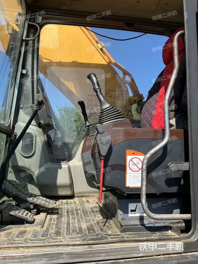 驾驶室整体(整机外观) 驾驶室整体(整机外观)