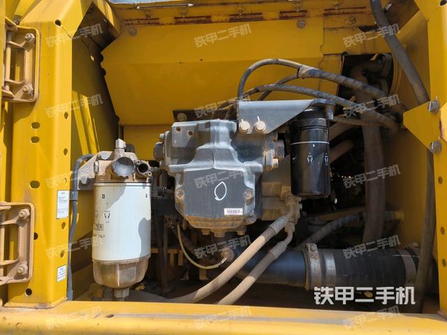 液壓泵斜45?右(大件艙室) 液壓泵斜45?右(大件艙室)