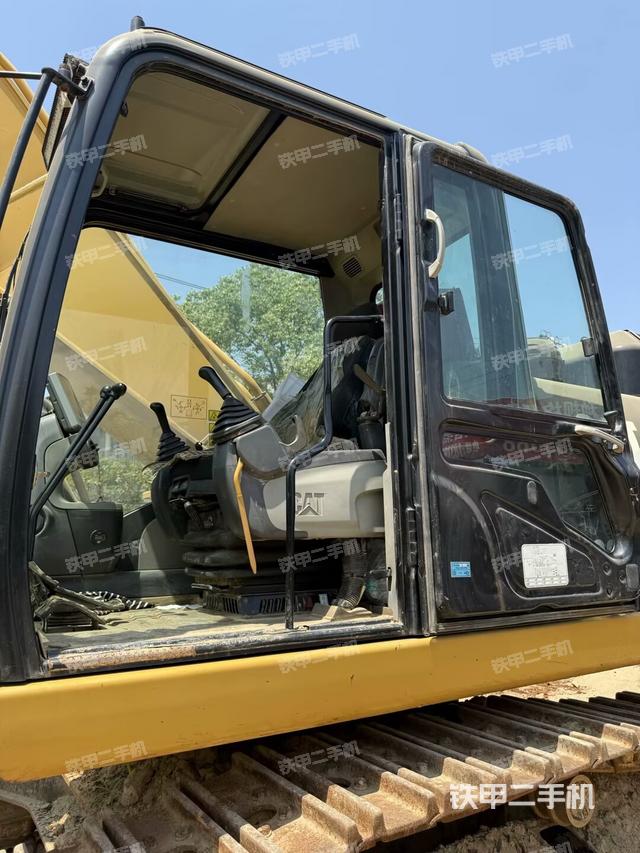 驾驶室整体(整机外观) 驾驶室整体(整机外观)