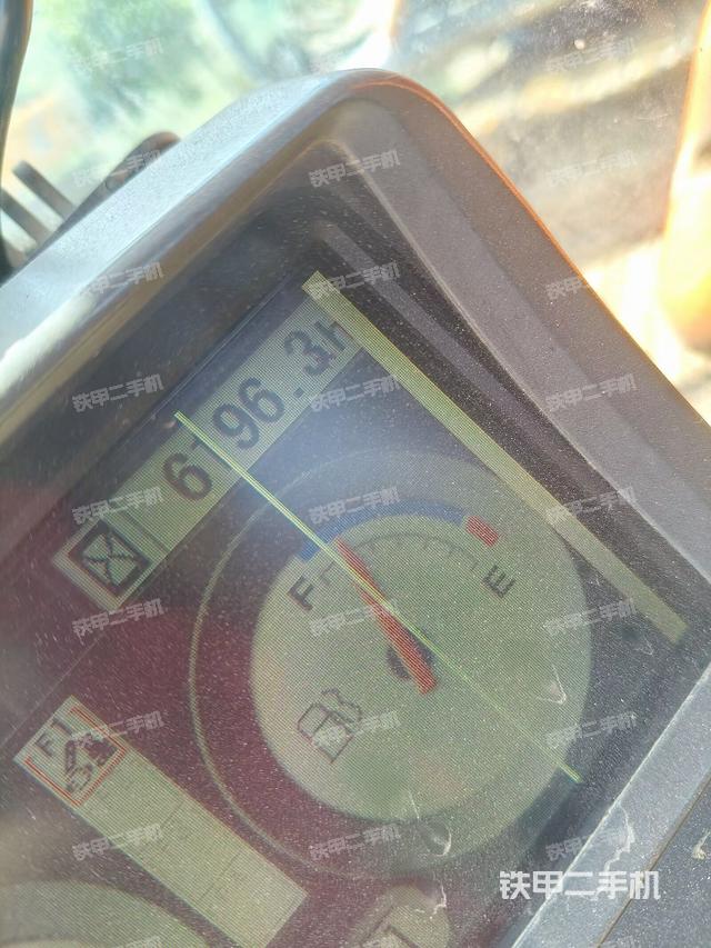 駕駛室整體(整機(jī)外觀) 駕駛室整體(整機(jī)外觀)
