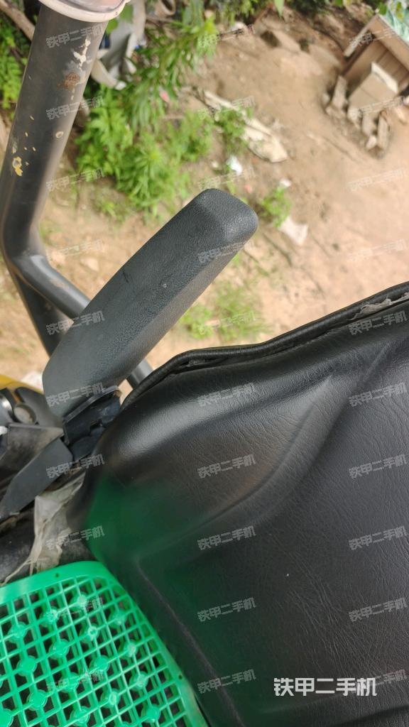 后窗玻璃角标（驾驶室部分）