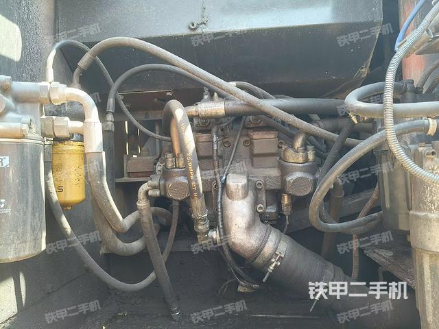液壓泵艙室正面整體(整機(jī)外觀) 液壓泵艙室正面整體(整機(jī)外觀)