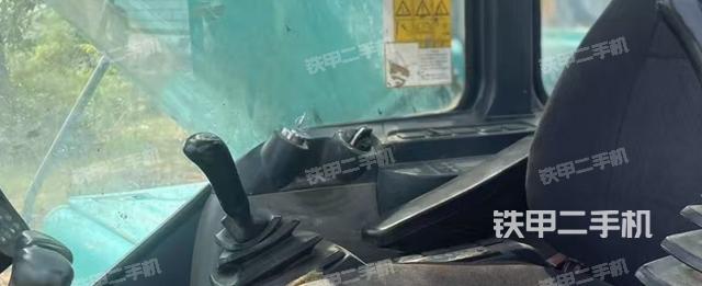 座椅右側(cè)控制臺(tái)/鑰匙門(mén)/油門(mén)/含右手柄(駕駛室部分) 座椅右側(cè)控制臺(tái)/鑰匙門(mén)/油門(mén)/含右手柄(駕駛室部分)