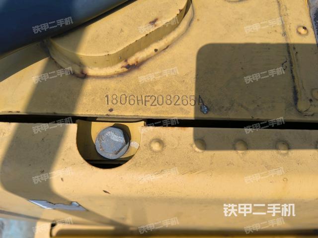 鏟斗右后整體(工作和回轉(zhuǎn)裝置) 鏟斗右后整體(工作和回轉(zhuǎn)裝置)