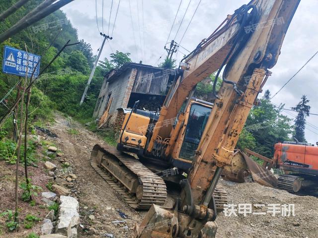 右前45(整機(jī)外觀) 右前45(整機(jī)外觀)