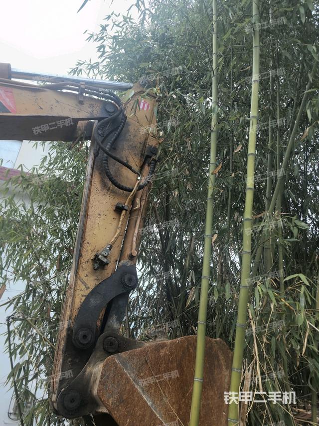 小臂整體左后(工作和回轉(zhuǎn)裝置) 小臂整體左后(工作和回轉(zhuǎn)裝置)
