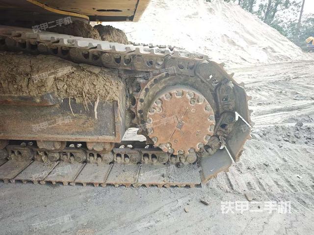 右側(cè)履帶整體(行走機(jī)構(gòu)) 右側(cè)履帶整體(行走機(jī)構(gòu))