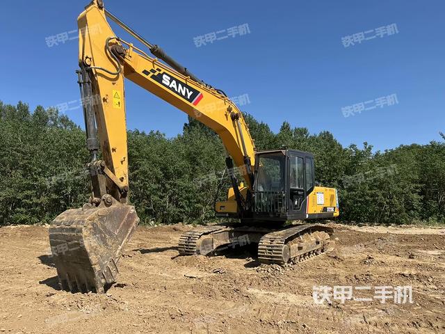 三一重工SY215C-9挖掘機(jī)